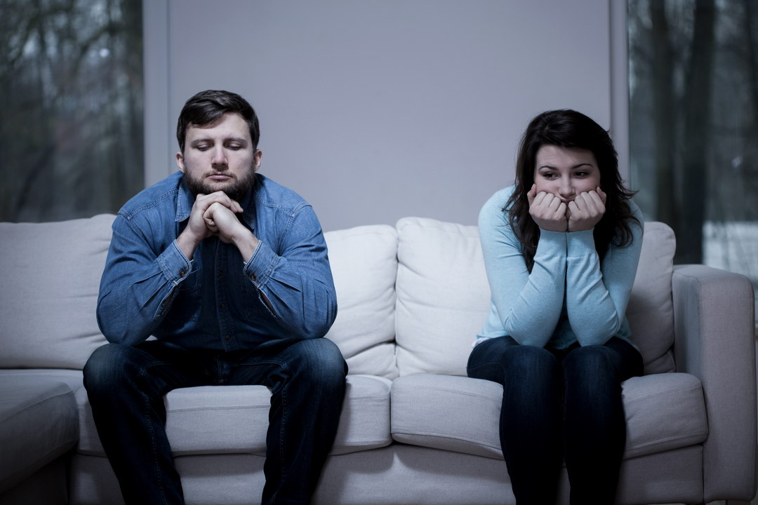 После развода родители соревнуются, кто быстрее наладит новую личную жизнь. Как им объяснить, что это смешно и глупо?